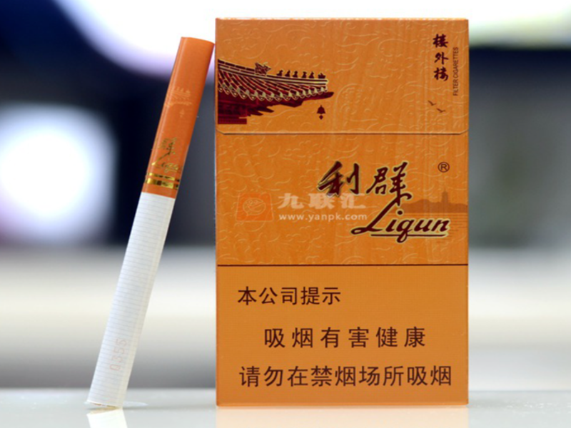 正品香烟包装防伪喷码与外膜封装细节质感特写